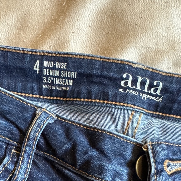 Mid Rise / High Rise Shortie Denim Shorts - Picture 6 of 11